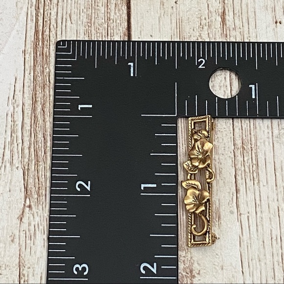Vintage AVON Gold-tone Flower Small Pin Brooch - Picture 4 of 9